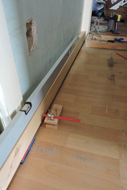 Levelling hall floor beams
