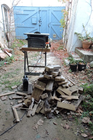 Cutting old pallets for the wood stove