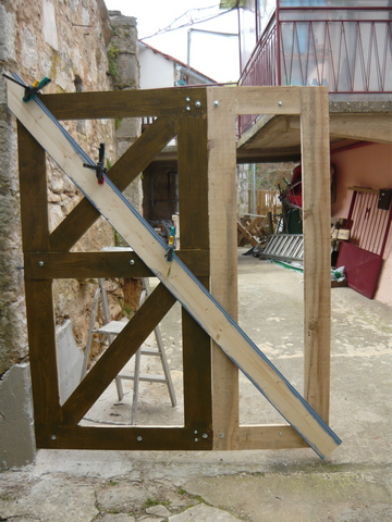 Assembly on the wall