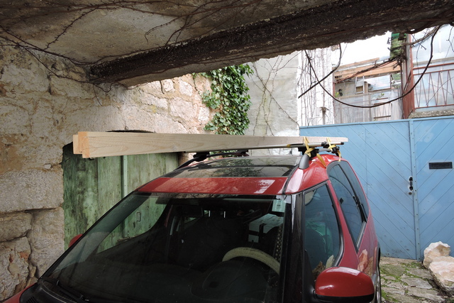 Kantinela on the car roof rack