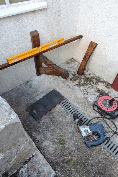 The first seat bar in place