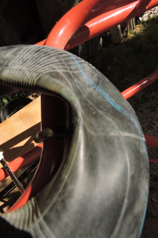 Tyre split at the vulcanised joint