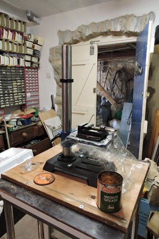 Mounting the platen