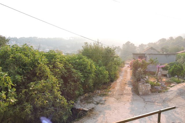 Smoke from Bosnia blowing around Dol
