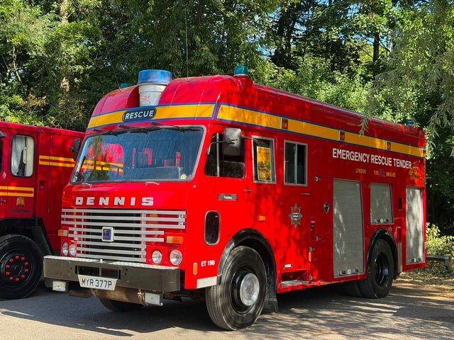 A Fire & Rescue ET unit with the Stemlight above the windscreen