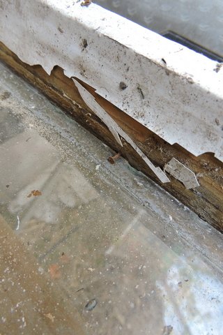 Removing the securing pins
