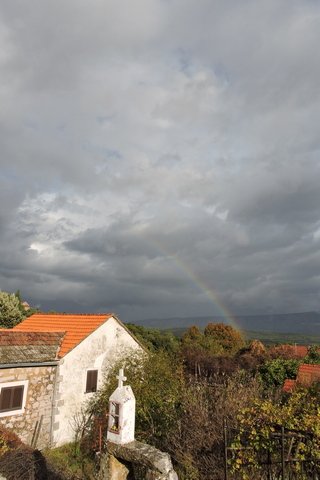 Unusual rainbow ahead of approaching rain on Wednesday